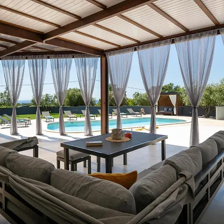 Posidonia Nyaraló *