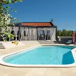 Posidonia בית נופש *