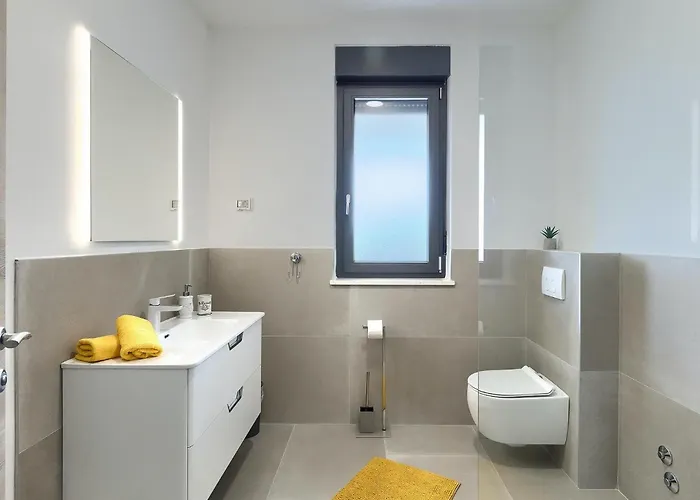 Posidonia 펜션 풀라