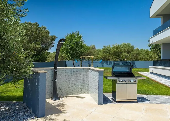 Posidonia 펜션 풀라